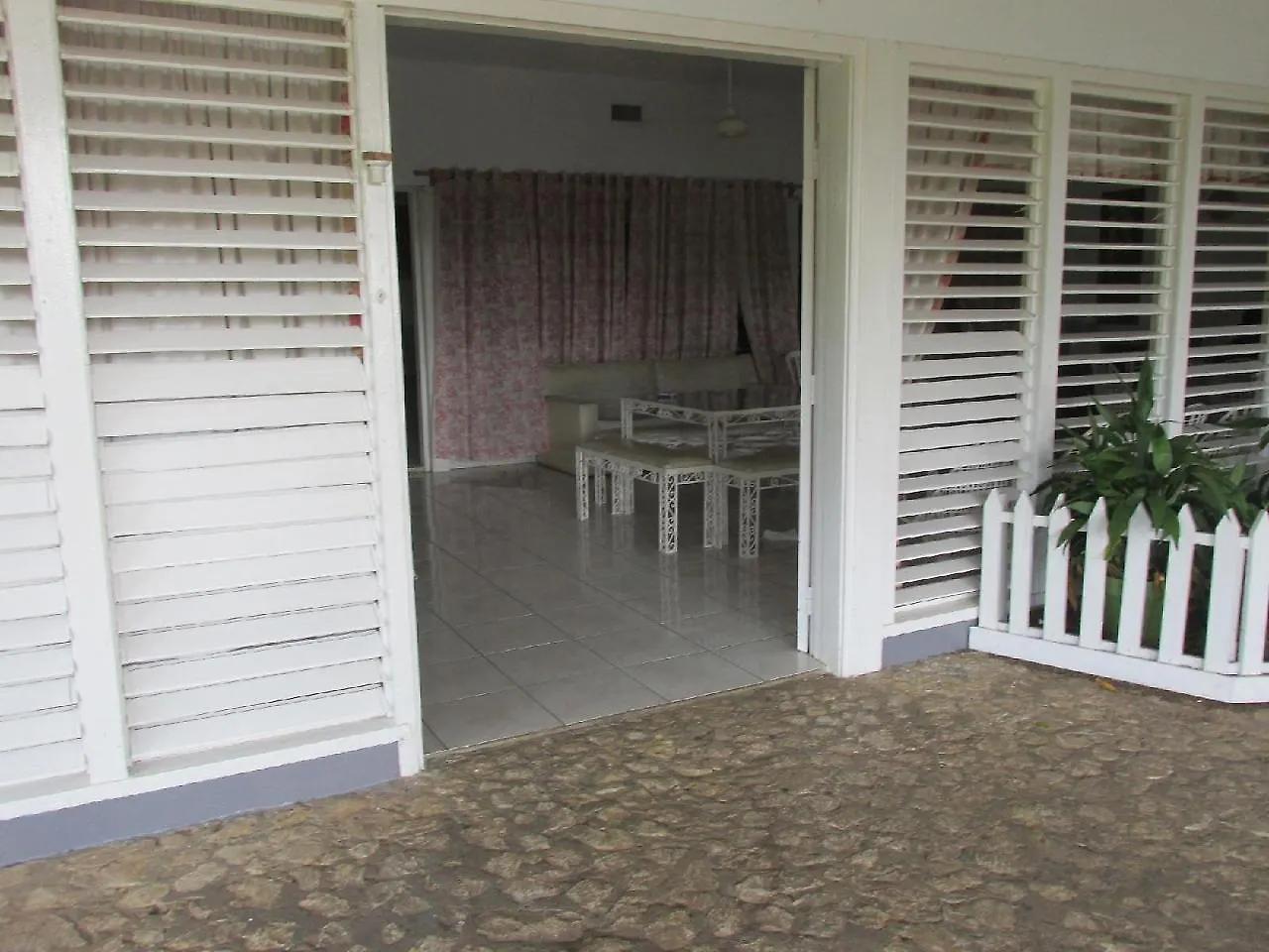Paradise Brandon Hill Guest House 蒙特哥贝 2*,  牙买加