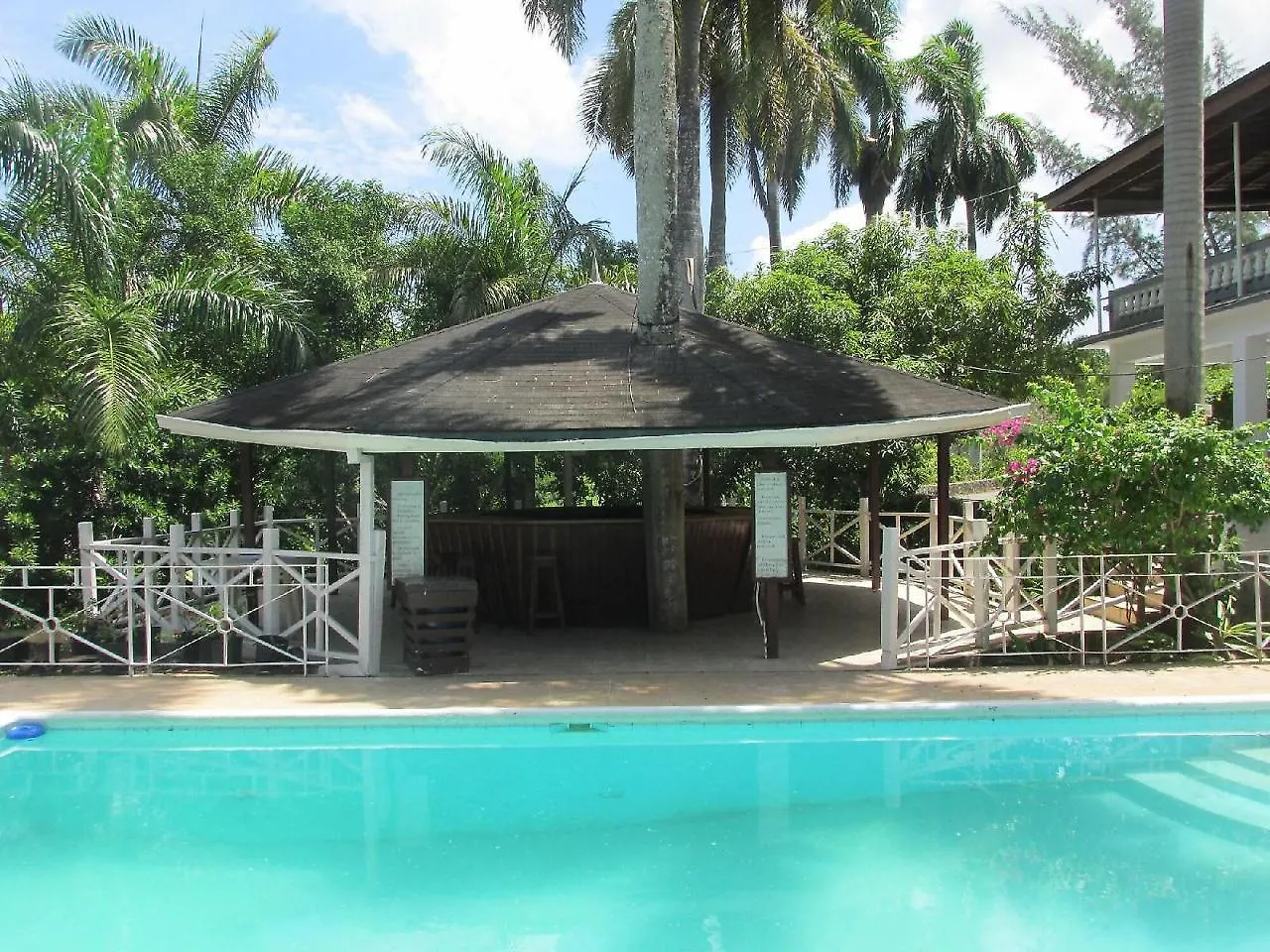 酒店 Paradise Brandon Hill Guest House 蒙特哥贝